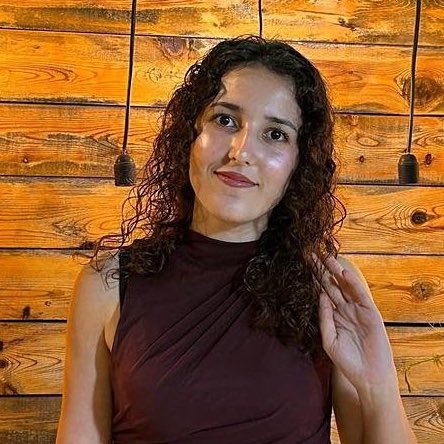 victoreliif's tweet photo. göz göre göre katledildiler.. aralarında sadece 6 gün var. Nazife'yi psikolojik sorunları olup toplum içinde olan abisi; Ayşe'yi ise kardeşinin çağırdığı "bizi uğraştırma" diyen polislerin eski meslektaşı katletti. #aysetokyazicinadalet #nazifeateşi̇çinadalet https://t.co/FmQs7ik8W0