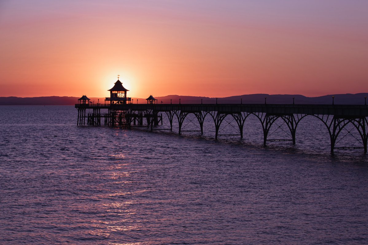 will_tong's tweet image. Magnificent sunset last Friday @ClevedonPierG1 

Canon 5D Mk.III + Canon EF 70-200mm f/2.8

#ClevedonPier #Clevedon