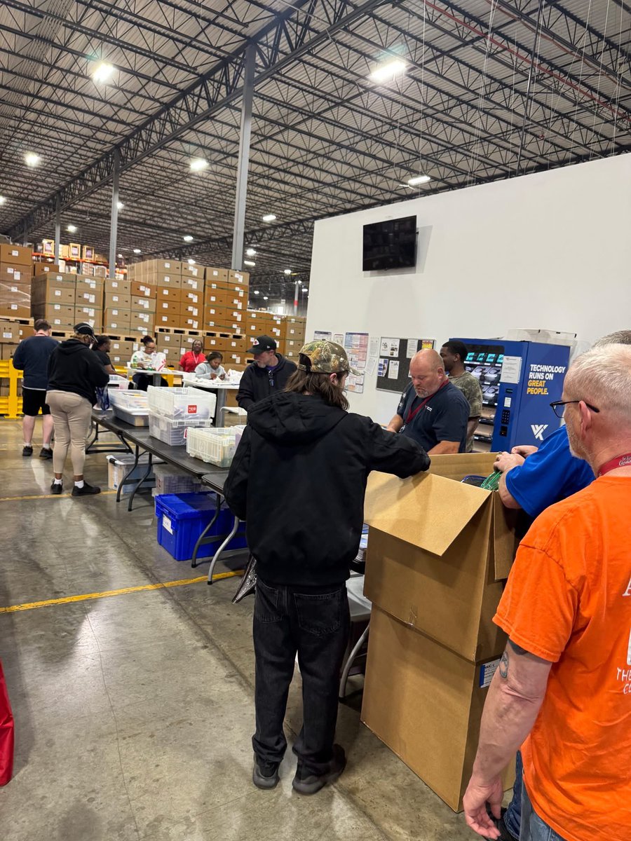MMULSTL's tweet image. The Urban League @ULSTL thanks World Wide Technology and the United Way of Greater St. Louis for their constant support of our programs! Both organizations have helped us from the very beginning! Over 1,000 WWT Employees volunteered to put together over 2,400 book bags and…