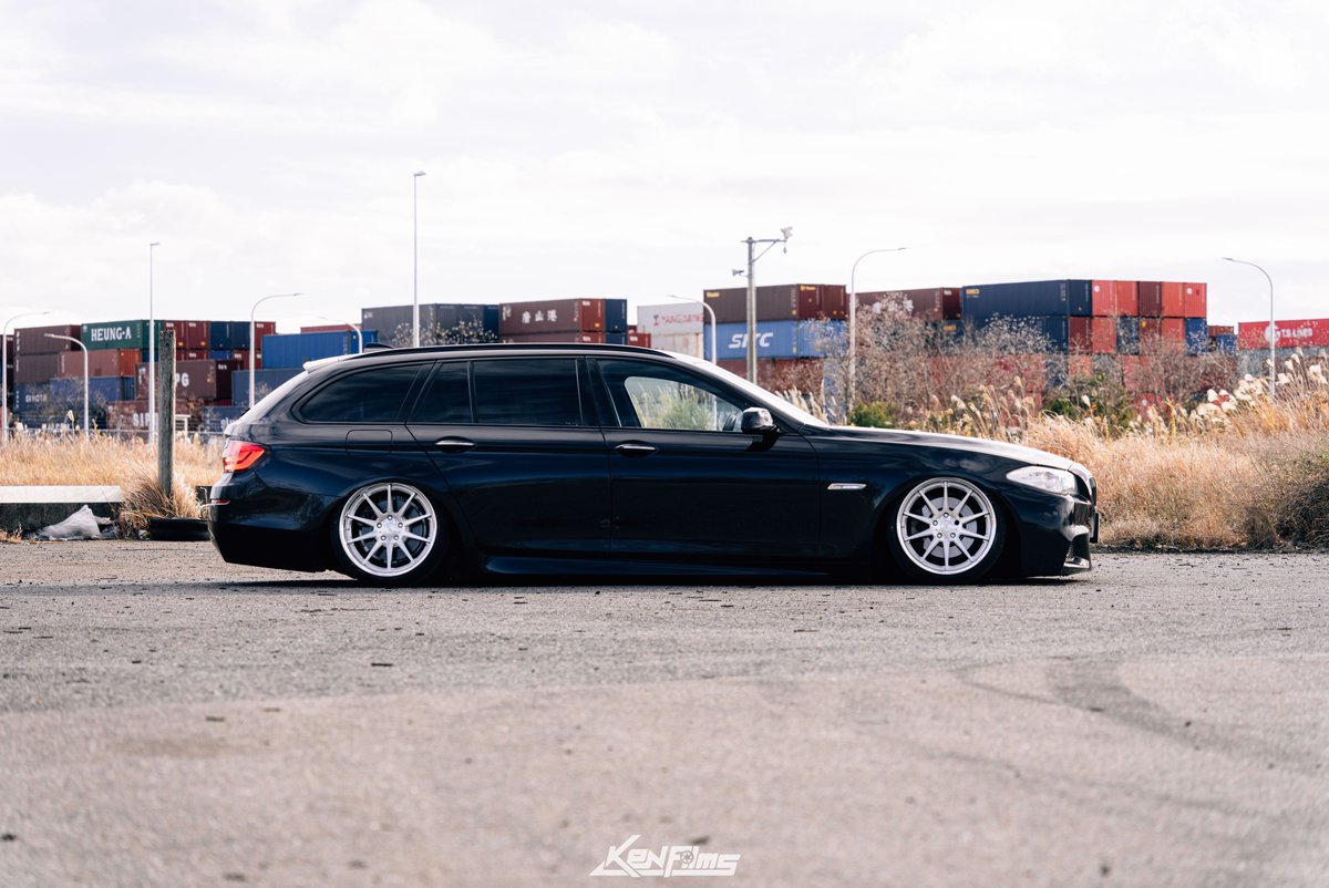 車売ります。

BMW F11 5シリーズツーリング 523d

走行距離 5.8万km
車検 8年8月7日まで
エアサス、ホイールそのままつけます。

110万希望 値下げ交渉あり。

不具合まあまああり。
内容はDMください。

#車売ります