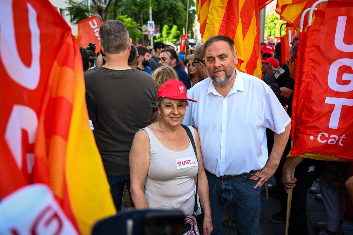 Avui som al carrer per exigir una millora de la qualitat de vida dels treballadors i treballadores del país.

Animem les patronals a negociar la reducció de la jornada laboral i, alhora, la millora dels salaris. 

A @esquerra_ERC estem convençuts que hi ha prou marge per arribar