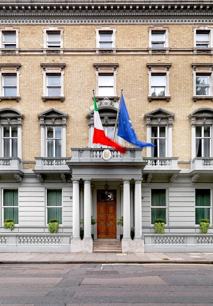 È aperta la procedura selettiva volta alla raccolta di manifestazioni di disponibilità a ricoprire l’incarico di Esperto con funzioni di Addetto Scientifico presso l’Ambasciata d’Italia in Londra. Per ulteriori informazioni, cliccare il link seguente: esteri.it/it/trasparenza…