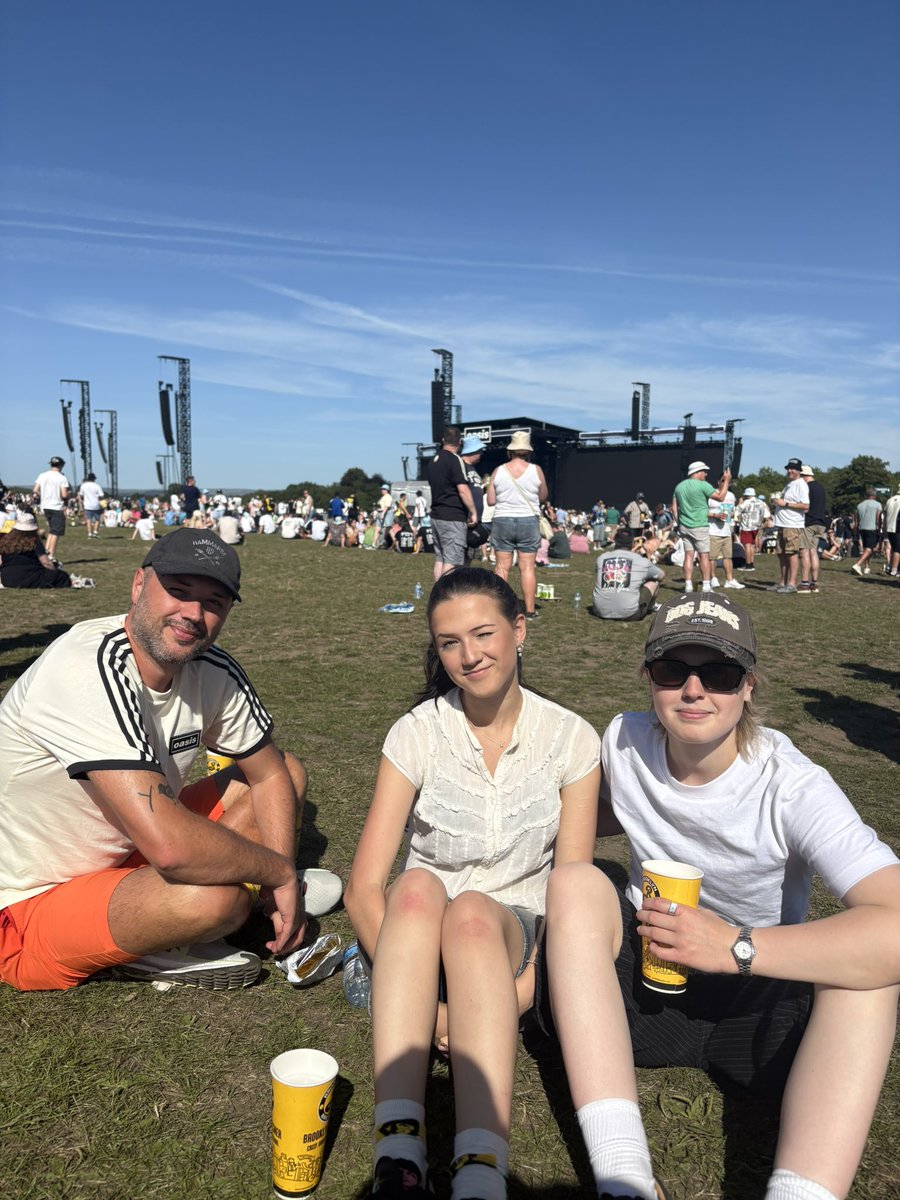 Hemma efter otroliga dagar i Manchester. Senast jag såg dom, i Globen -97, var jag 16. Tre år yngre än dottern, som mötte upp och hängde med sin pappa innan spelningen började, är idag.