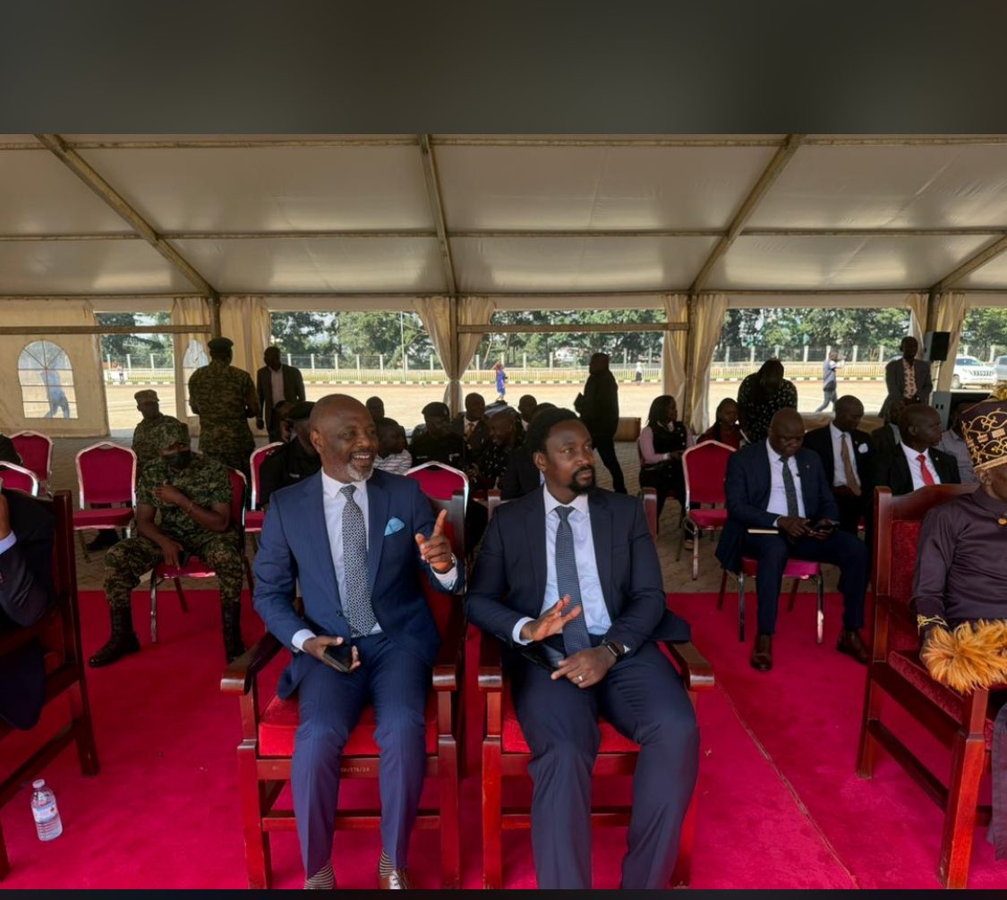AmulaAlbert's tweet image. The Prime Minister of Busoga @JosephMuvawala has received Brand new cars for the Kyabazinga HRH William Gabula Nadiope from the Government of Uganda at a function commissioned by the Vice President H.E. Rtd Maj Jesca Alupo & witnessed by the Kyabazinga of Busoga @KingNadiopeIV