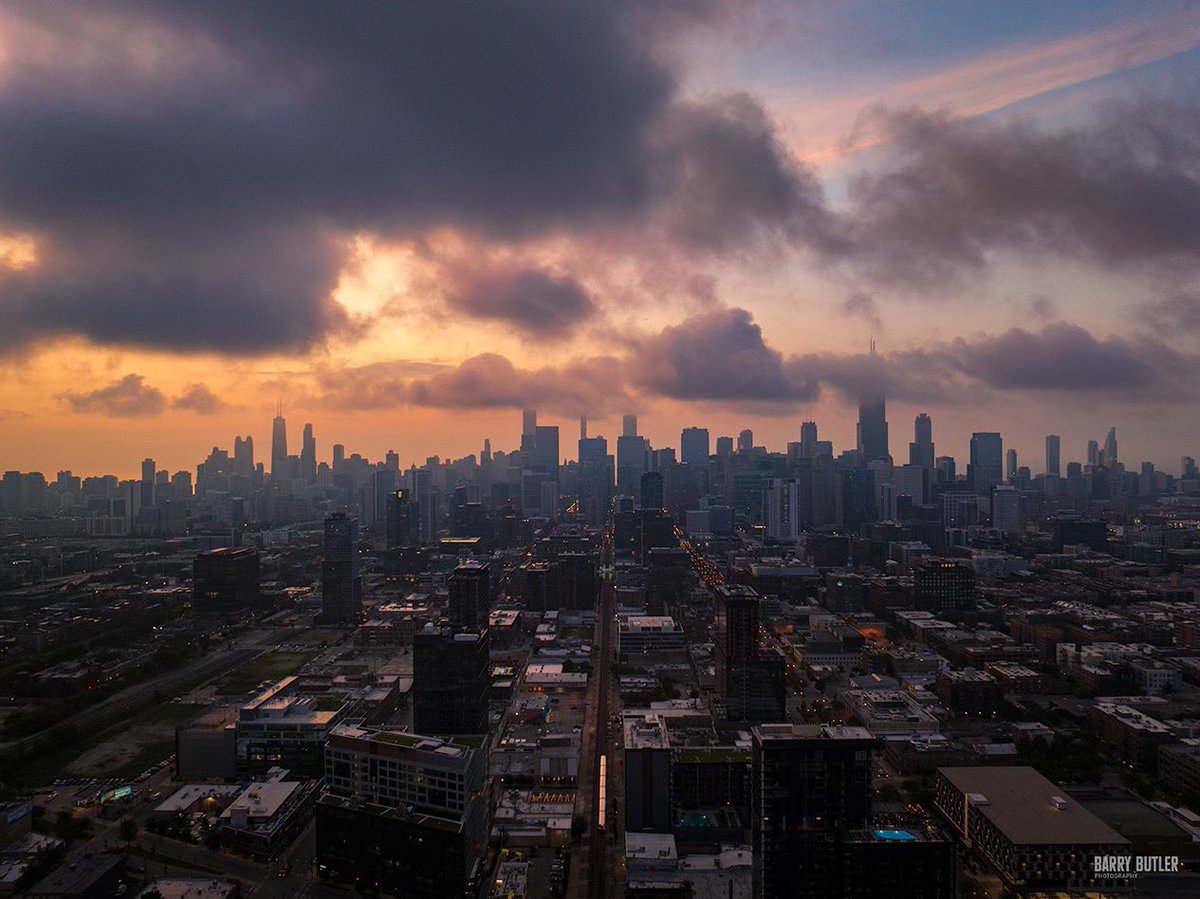 barrybutler9's tweet image. Wednesday's Rustic Ride. Today's start in Chicago with sunrise, wildfire smoke, fog and low-lying clouds. #weather #news #ilwx #chicago