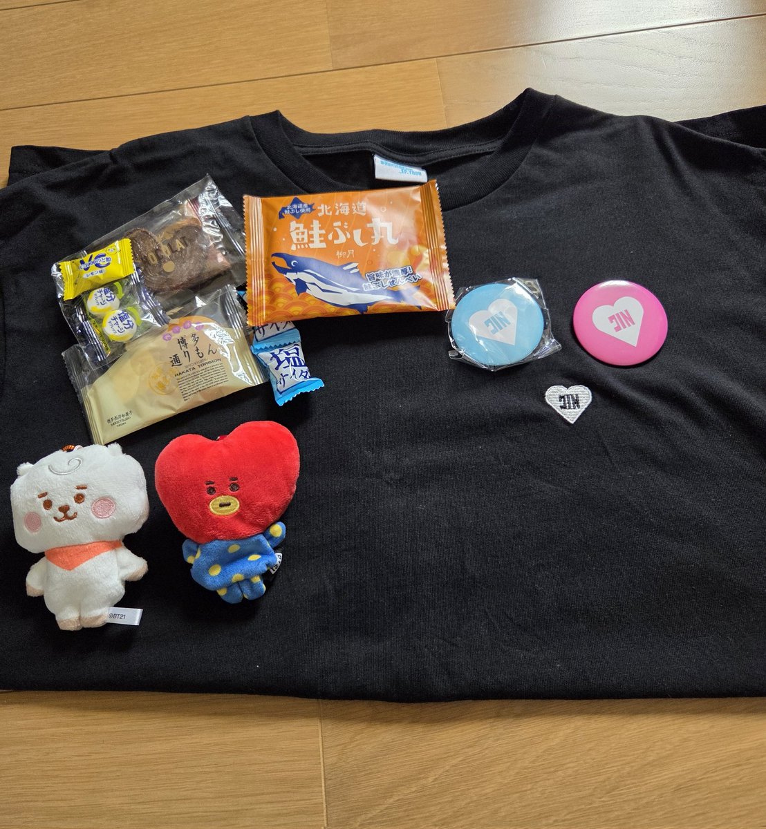 nyaoko1207's tweet photo. タリョソクコンのTシャツとガチャと交換したソンムル達💜
いまだに、あの日が夢だったのか？と思ってしまう https://t.co/MDpV83aTLr