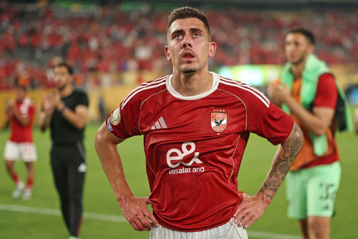 ع الجانب الآخر و فى وسط كلامنا عن رحيل وسام او رحلة البحث عن بديل .. احنا عندنا مهاجم كان منسينا غياب وسام أبوعلي لما اتصاب لدرجة إن البعض كان بيطالب انه يكمل أساسي لأنه وقتها كان فورمة

جراديشار كان يستحق كده كده ياخد فرصه حقيقيه و ربما تكون هى دى ! 🤷‍♂️