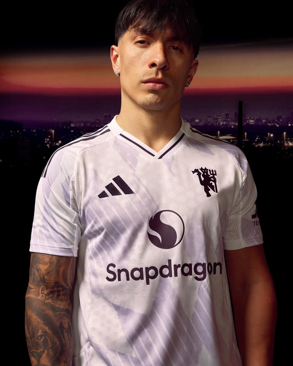 ManUtd_Es's tweet photo. United, donde sea que vayamos 😈🖤

Ya está disponible nuestra nueva camiseta alternativa de @adidasFootball 🤍 https://t.co/CLg7hfu5BP