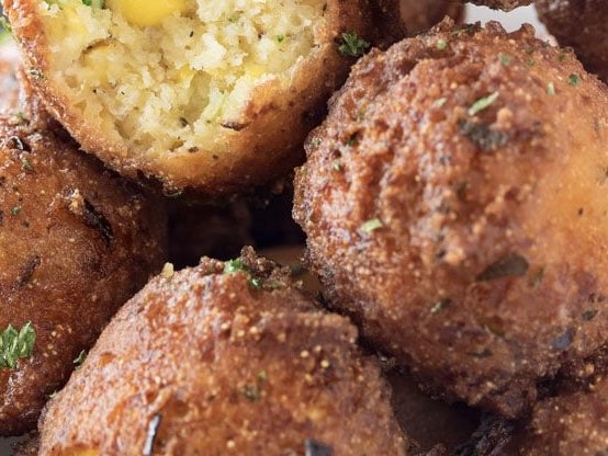 wjwheeler54's tweet image. Good Wednesday morning. Happy🐫day. It’s Personal Chef Day, Hot Dog Day, Fresh Spinach Day, Corn Fritter Day, Cherry Day and Guinea Pig Appreciation Day. Have a wonderful day. Smile. Be Kind. Pray, encourage & support. You are loved and we are Blessed. 🇺🇸