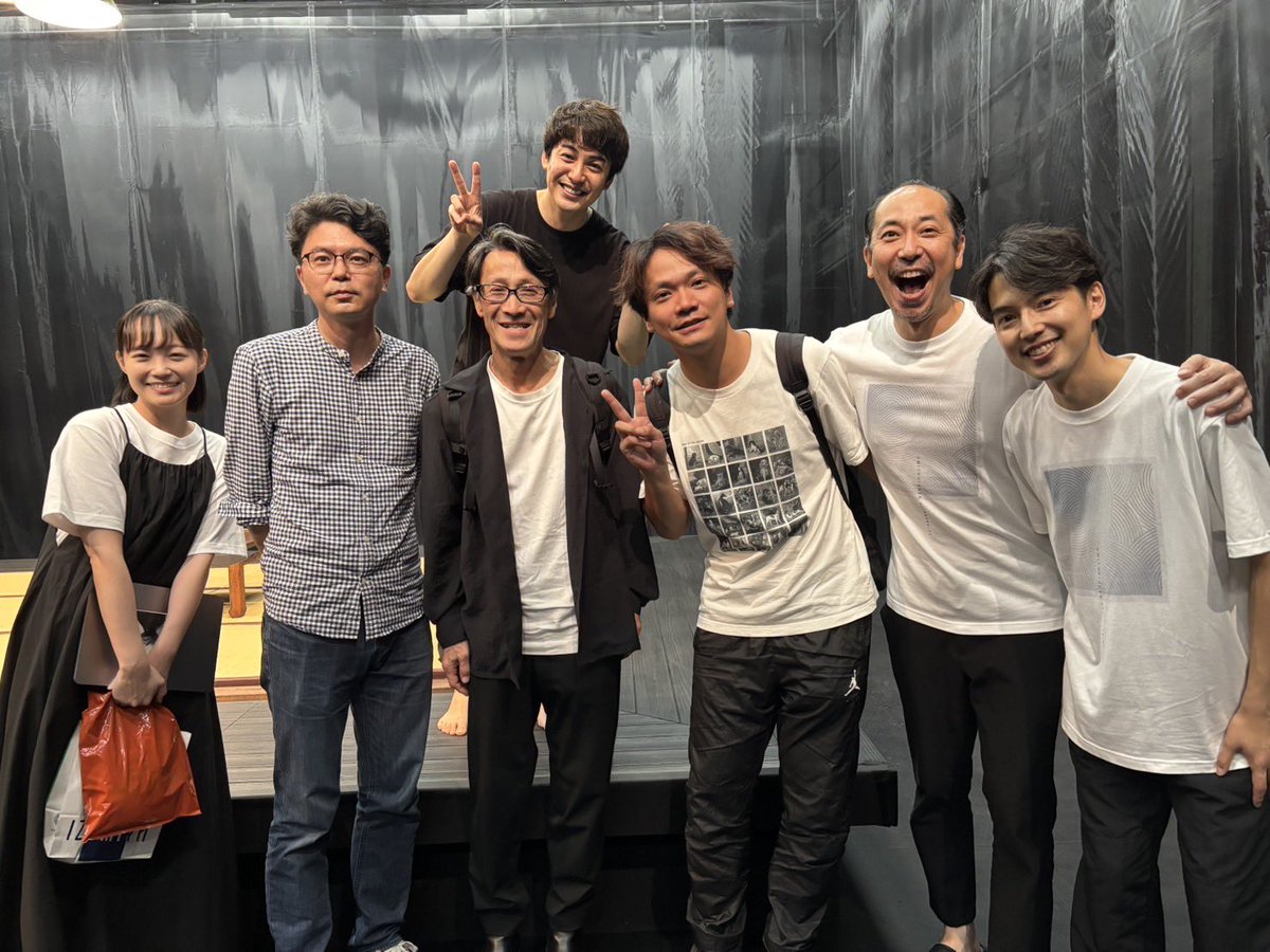 #海と日傘

翻訳劇も好きだけど、日本語のお芝居でしかない間とか行間を感じて空気がふわっと変わるお芝居も本当に好きです。人間なんて自分勝手。でも争いたくなく、生きていきたい。生活に泥臭く、もがいて、ただ日々を生き抜いてる人々がとても愛おしい舞台でした。21日まで。皆様 ぜひに。