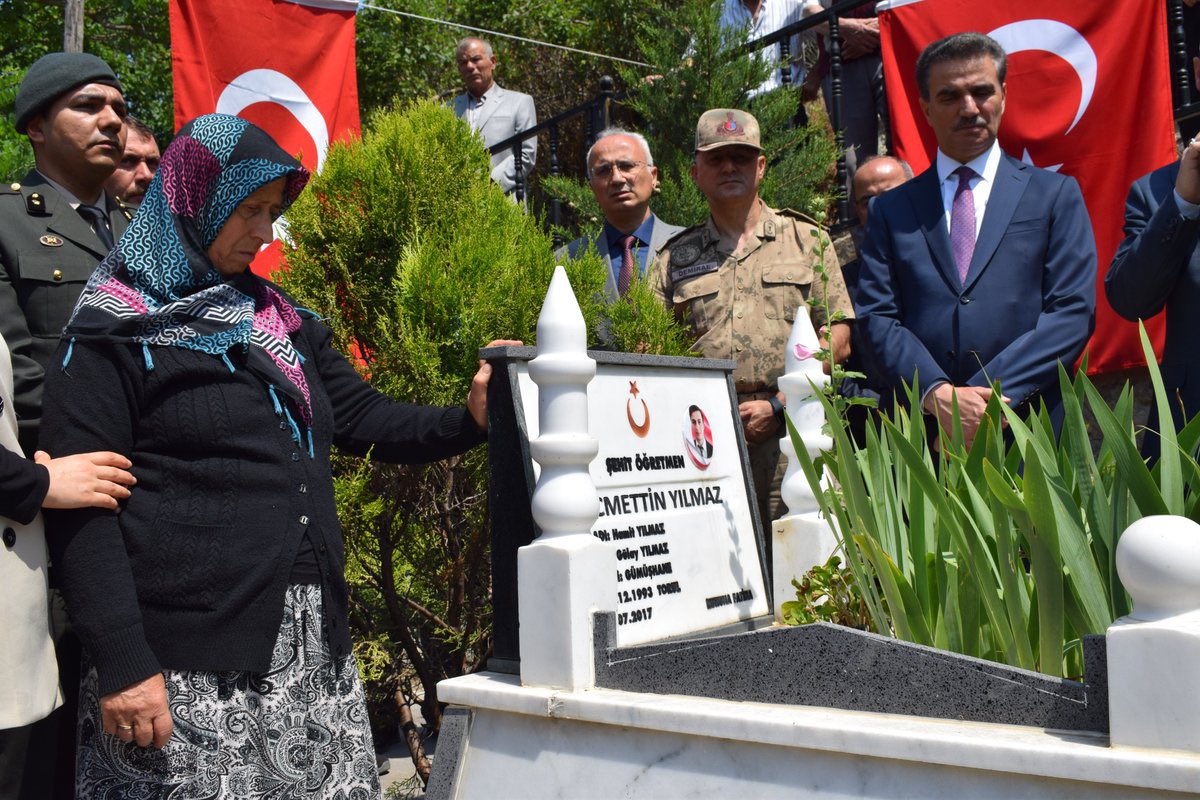 Tunceli'de 8 yıl önce terör örgütü PKK’lı hainler tarafından kaçırıldıktan sonra Şehit edilen öğretmen Necmettin Yılmaz’ı saygıyla anıyoruz. 

Aziz ruhun şad olsun öğretmenim!