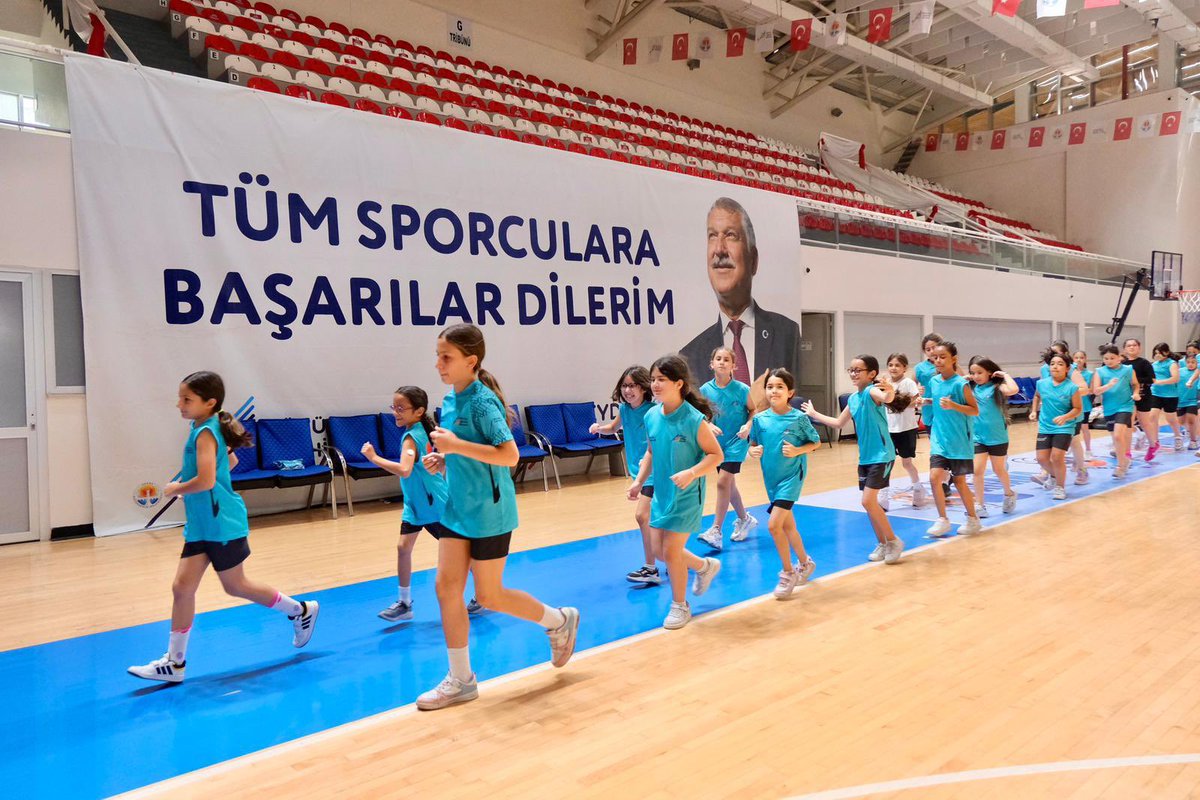 Yaz Spor Okulları Kurslarımız devam ediyor. 🏐♟️🏓

Voleybol, masa tenisi ve satranç branşlarında, deneyimli eğitmenler eşliğinde gerçekleştirilen antrenmanlarla, 6-14 yaş arası çocuklar hem fiziksel gelişim sağlıyor hem de yaz tatilini verimli geçiriyor.