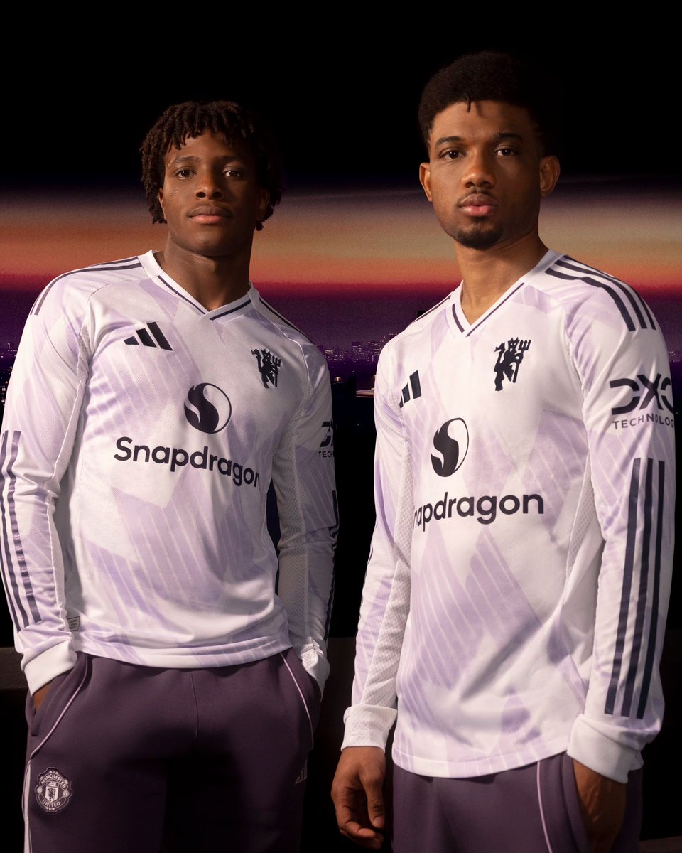 ManUtd_Es's tweet photo. United, donde sea que vayamos 😈🖤

Ya está disponible nuestra nueva camiseta alternativa de @adidasFootball 🤍 https://t.co/CLg7hfu5BP