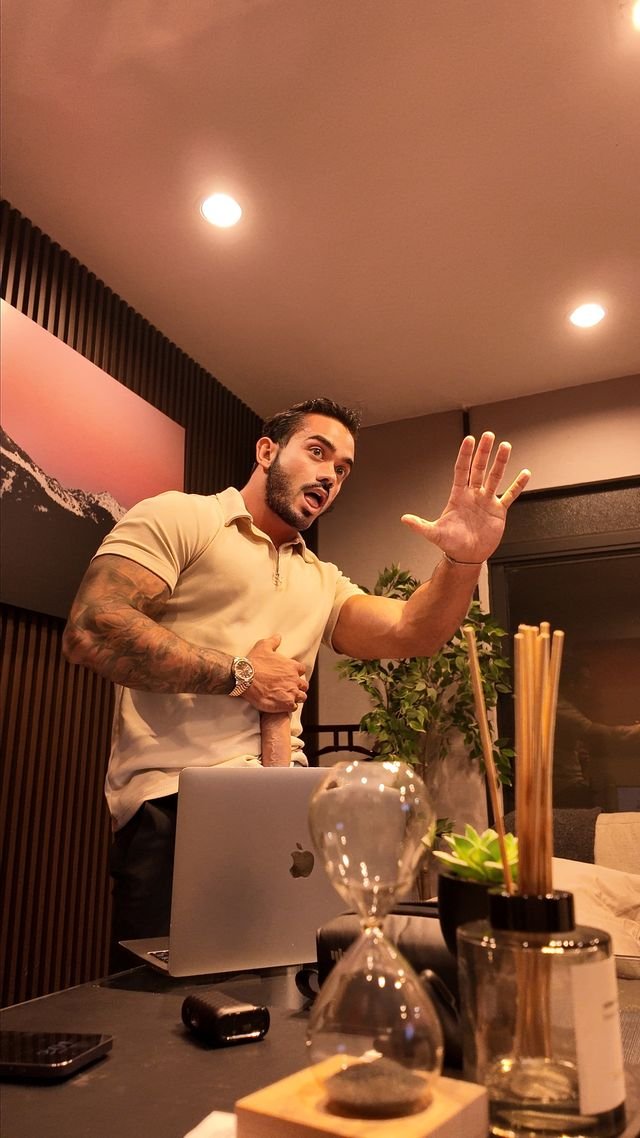 deleting in 6 hours, but whoever likes &amp; says hi, i’ll send a nudyz version in dm