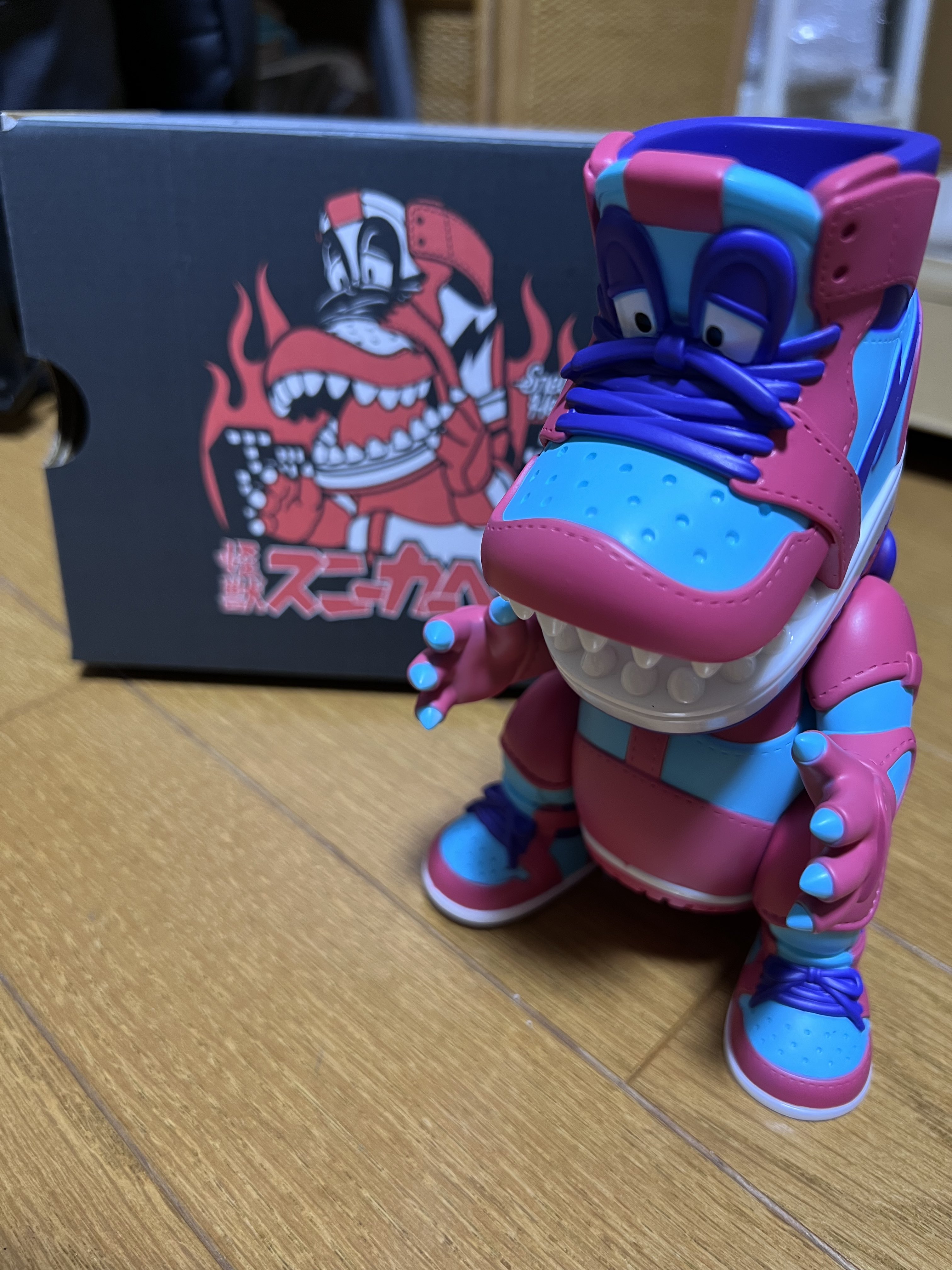 ソフビシリーズ　怪獣スニーカーヘッド　TBカラー　新品未開封　抽選当選 Amazon.co.jp: 限定怪獣スニーカーヘッド TOY PEOPLE Ver