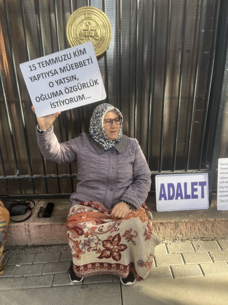 Sevinc Cakir (@sevinccakir8) on Twitter photo Barış konuşulurken,
15 Temmuz sürecinde suçsuz yere müebbet yatan kursiyer teğmenler unutulmamalı. <a href="/yilmaztunc/">Yılmaz TUNÇ</a> <a href="/PervinBuldan/">Pervin BULDAN</a> <a href="/mithatsancarr/">Mithat Sancar</a>
<a href="/Ahmet_Davutoglu/">Ahmet Davutoğlu</a>
Adalet herkes için olmalı.
Özgürlük gelsin
Terazinin şaşmadığı bir adalet istiyoruz. Barış konuşulurken,
15 Temmuz sürecinde suçsuz yere müebbet yatan kursiyer teğmenler unutulmamalı. <a href="/yilmaztunc/">Yılmaz TUNÇ</a> <a href="/PervinBuldan/">Pervin BULDAN</a> <a href="/mithatsancarr/">Mithat Sancar</a>
<a href="/Ahmet_Davutoglu/">Ahmet Davutoğlu</a>
Adalet herkes için olmalı.
Özgürlük gelsin
Terazinin şaşmadığı bir adalet istiyoruz.