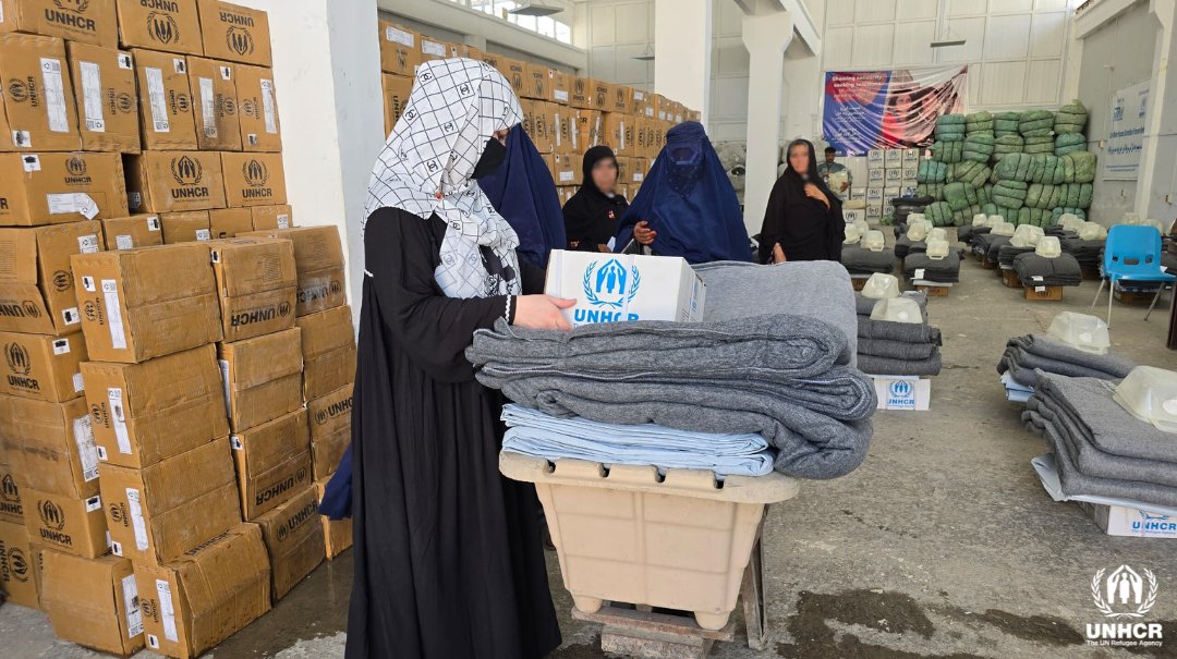 UNHCRAfg's tweet image. Over 2,000 vulnerable displaced families in Nangarhar & Kunar received core relief items — thanks to support from @cidcaofficial.
“This support gave us hope and reminded us we’re not forgotten,” said Abdullah, a father of six.