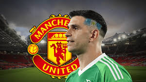 🚨 Emiliano Martínez is keen on a move to #MUFC, seeing it as a significant step in his career, per La Nación, a major Argentine newspaper.

Talks with Aston Villa are now formal, but a gap remains. United offering £32.9m, Villa want £40m.

The World Cup winner wants the switch.