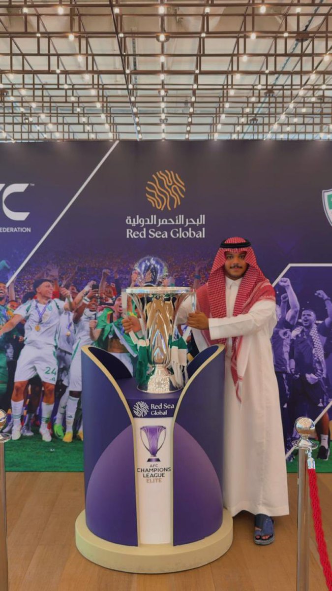ateehsaleh's tweet photo. كأس النخبه في الرياض ،،،، 
الابن عبدالرحيم مع الكأس ، يستاهل الملكي وكل الملوك الي حضرو ،، 🌹 https://t.co/gnLvWKo2li