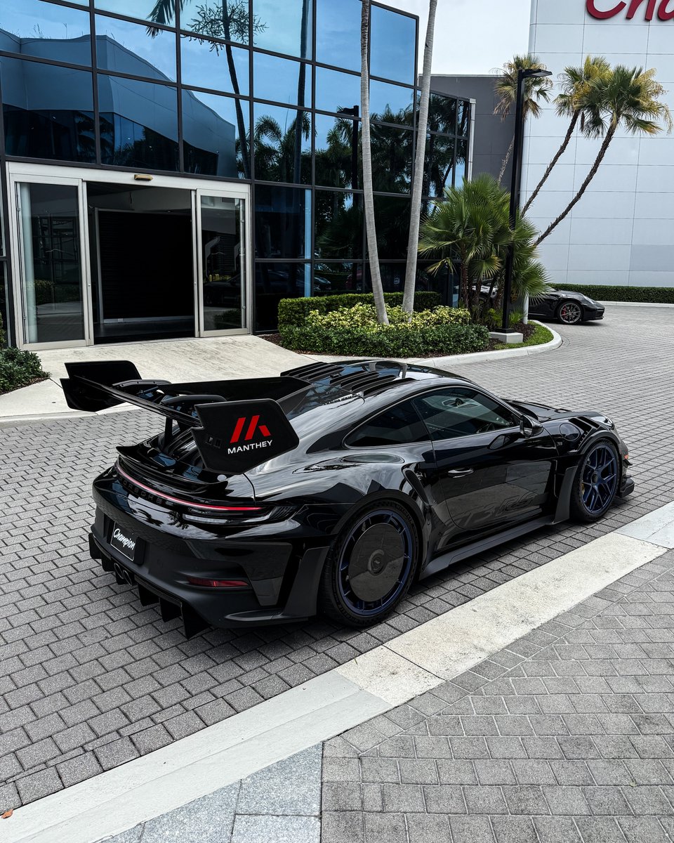 KFLETCH___'s tweet image. Wednesdays are for Batman’s GT3RS. Another Manthey Racing 992 today. Black/Black/Blue