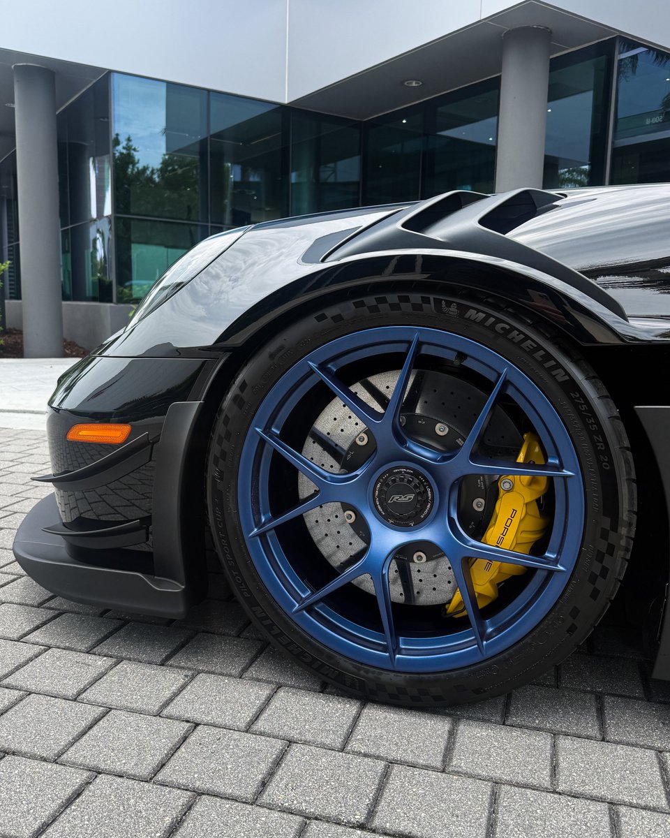 KFLETCH___'s tweet image. Wednesdays are for Batman’s GT3RS. Another Manthey Racing 992 today. Black/Black/Blue