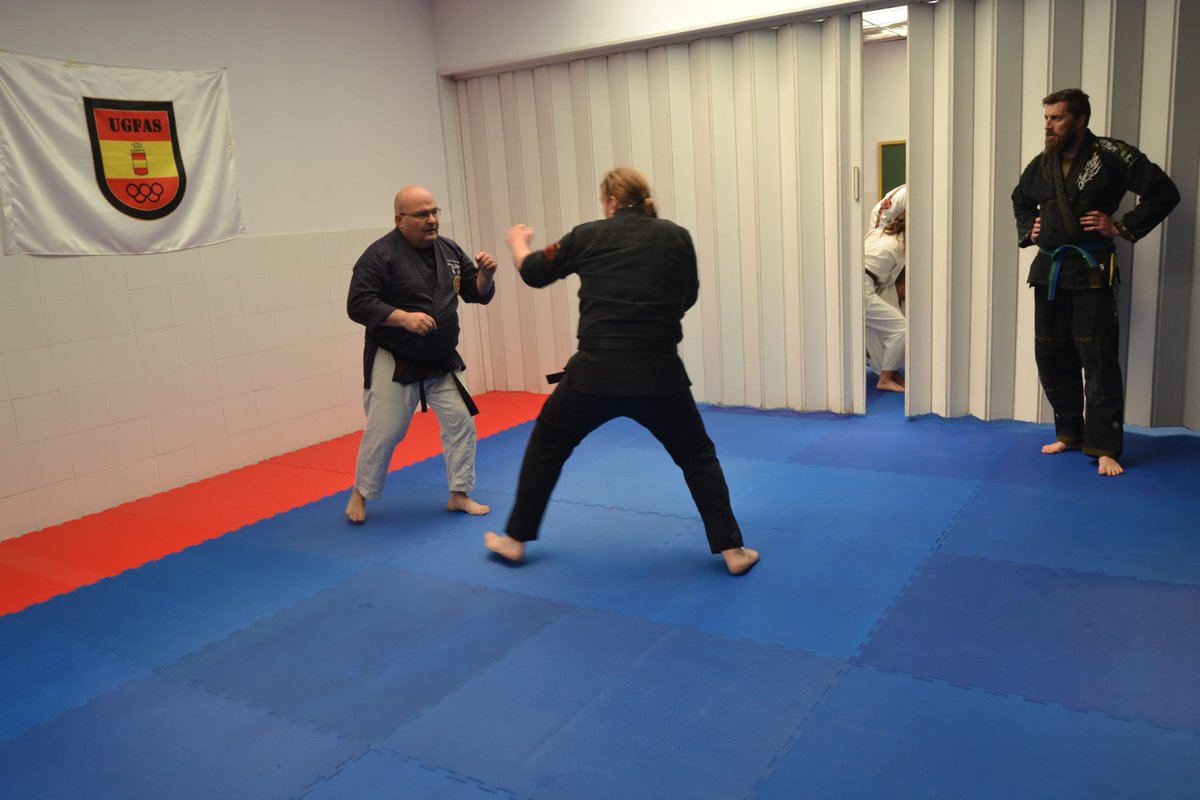 UGFAS_'s tweet image. 🔥 ¡UGFAS marca un hito internacional!
📍 Curso Internacional de Entrenamiento en Estrés – U. Europea Madrid
👥+60 participantes
🧠Ciencia, combate y gestión real del estrés operativo
🌍Instructores de 🇪🇸🇵🇹🇮🇹🇨🇭🇨🇱🇨🇿🇷🇴 con ponencias de alto impacto
💥¡Experiencias reales al límite!