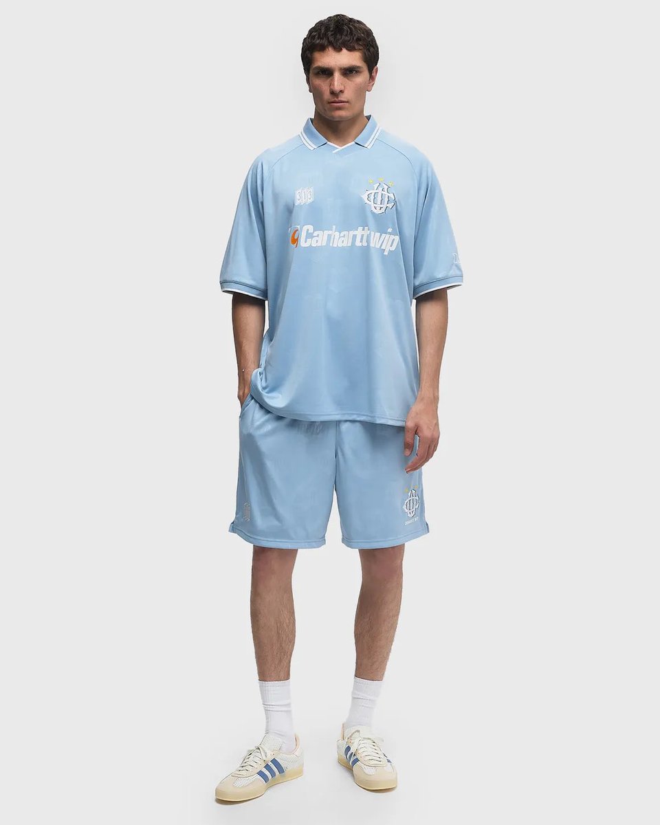 Le short Carhartt passe à 45€ au lieu de 90€ ☀️ 

Lien: tidd.ly/44wmEro