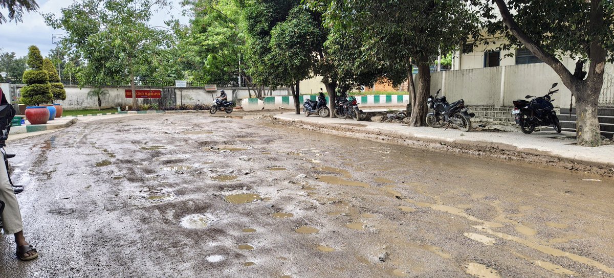 Kavalichandrak1's tweet photo. Request for Repair of Large Patholes on Hi-tech City Road No.8, Specially in the front of the Fire Station, Multiple Patholes causing difficultly for commuters.
#Patholes #Hitechcity #Hyderabad
@HiHyderabad @GHMCOnline @CommissionrGHMC @HYDTP @TelanganaToday @HMWSSBOnline https://t.co/gd2CckgQ6t