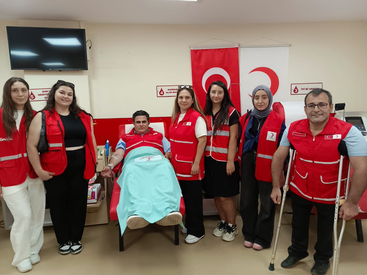 15 Temmuz Demokrasi ve Milli Birlik Günü’nde sahadaydık! 
Kızılay Engelsiz gönüllüleri olarak; milletimizin birliğini ve beraberliğini yaşatmak adına çorba ve aşure ikramında bulunduk, kan bağışıyla hayatlara dokunduk.