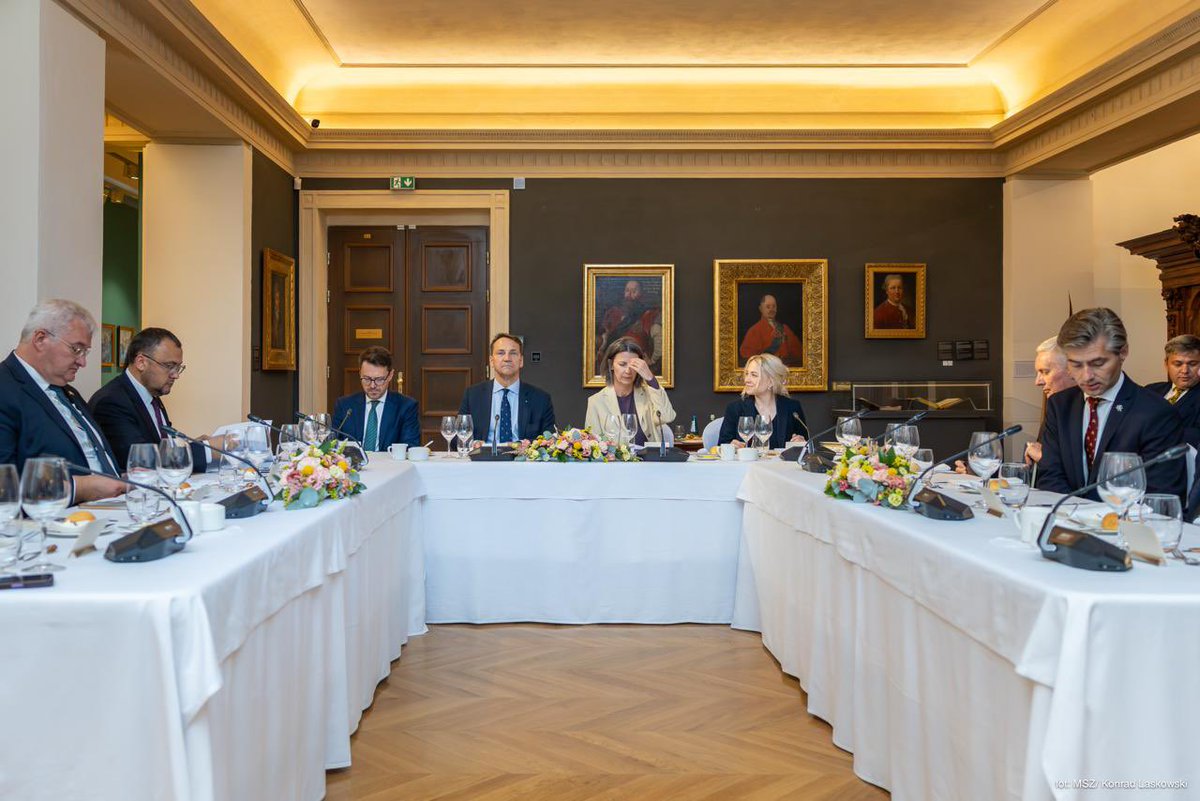 PolandMFA's tweet image. Foreign Ministers' Plenary Discussions šµš±šŗš¦š±š¹ during the 5th anniversary of the Lublin Triangle.
Main topics of the meeting ⤵ļø
š¹ Polish Presidency of the Council of the Baltic Sea States
š¹ Future of the Lublin Triangle