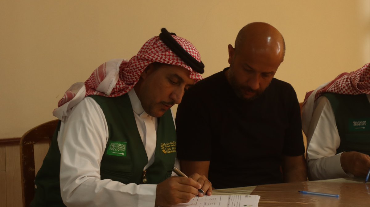 RaedAlSaleh3's tweet image. في خطوة تعكس التزامنا بتعزيز الجاهزية الوطنية لمواجهة الكوارث البيئية، تم توقيع مذكرة تفاهم بين وزارة الطوارئ وإدارة الكوارث السورية ومركز الملك سلمان للإغاثة والأعمال الإنسانية @KSRelief، بهدف دعم قدرات الدفاع المدني في التصدي لحرائق الغابات، تُركز الاتفاقية على رفع كفاءة…
