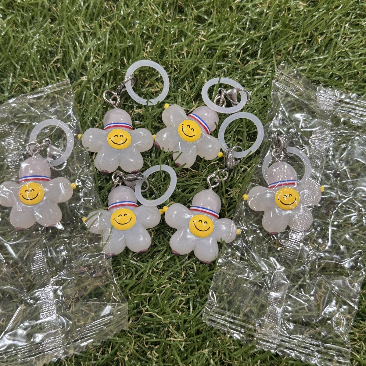 TREASURE TRUZ めじるしアクセサリー コンプリートセット　2セット TRUZ めじるしアクセサリー｜ガシャポンオフィシャルサイト