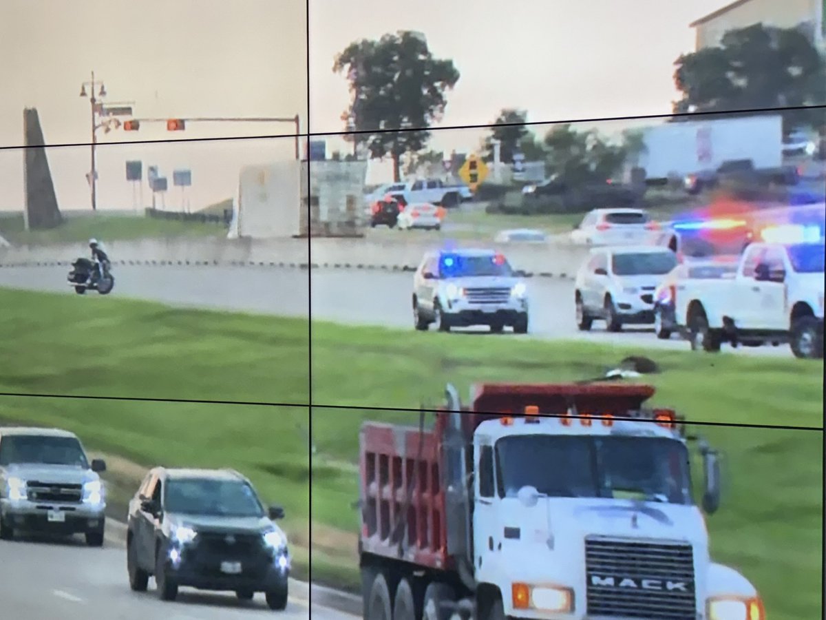 I’ve been watching the live feed in the studio of this terrible crash in Tarrant County!

One person is dead, and a major roadway is shut down after a crash in the Westlake/Trophy Club area on this morning.

LATEST: nbcdfw.app.link/yzzUoCv52Ub