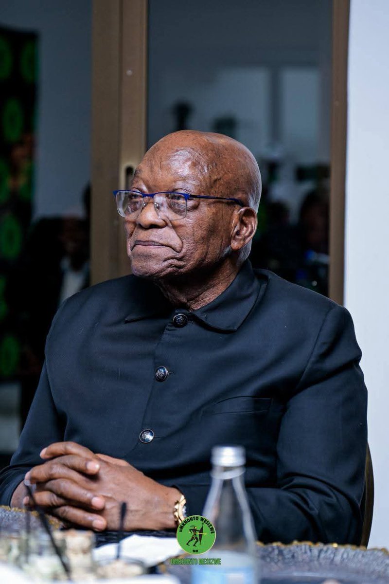 lunietoolz's tweet image. When the mentee takes the mentor a little too literally and now they start even dressing like them. 😂😂😂 LOL 😜🙈