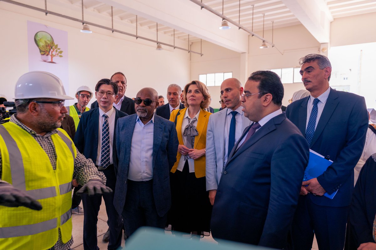UNinLibya's tweet image. "المهارات ليست مجرد كفاءات تقنية، بل هي أساس للكرامة، والاندماج، والسلام."
في اليوم العالمي لمهارات الشباب، شارك نائب الممثل الخاص والمنسق المقيم ومنسق الشؤون الإنسانية، السيد إينيس شوما، إلى جانب @UNDPLibya وسفارة جمهورية كوريا ووزارة العمل، في إطلاق قسم الاقتصاد الأخضر في…