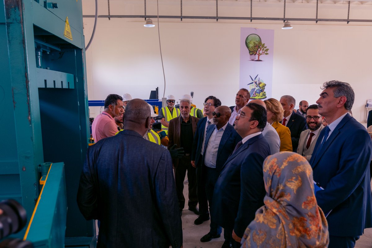 UNinLibya's tweet image. "المهارات ليست مجرد كفاءات تقنية، بل هي أساس للكرامة، والاندماج، والسلام."
في اليوم العالمي لمهارات الشباب، شارك نائب الممثل الخاص والمنسق المقيم ومنسق الشؤون الإنسانية، السيد إينيس شوما، إلى جانب @UNDPLibya وسفارة جمهورية كوريا ووزارة العمل، في إطلاق قسم الاقتصاد الأخضر في…