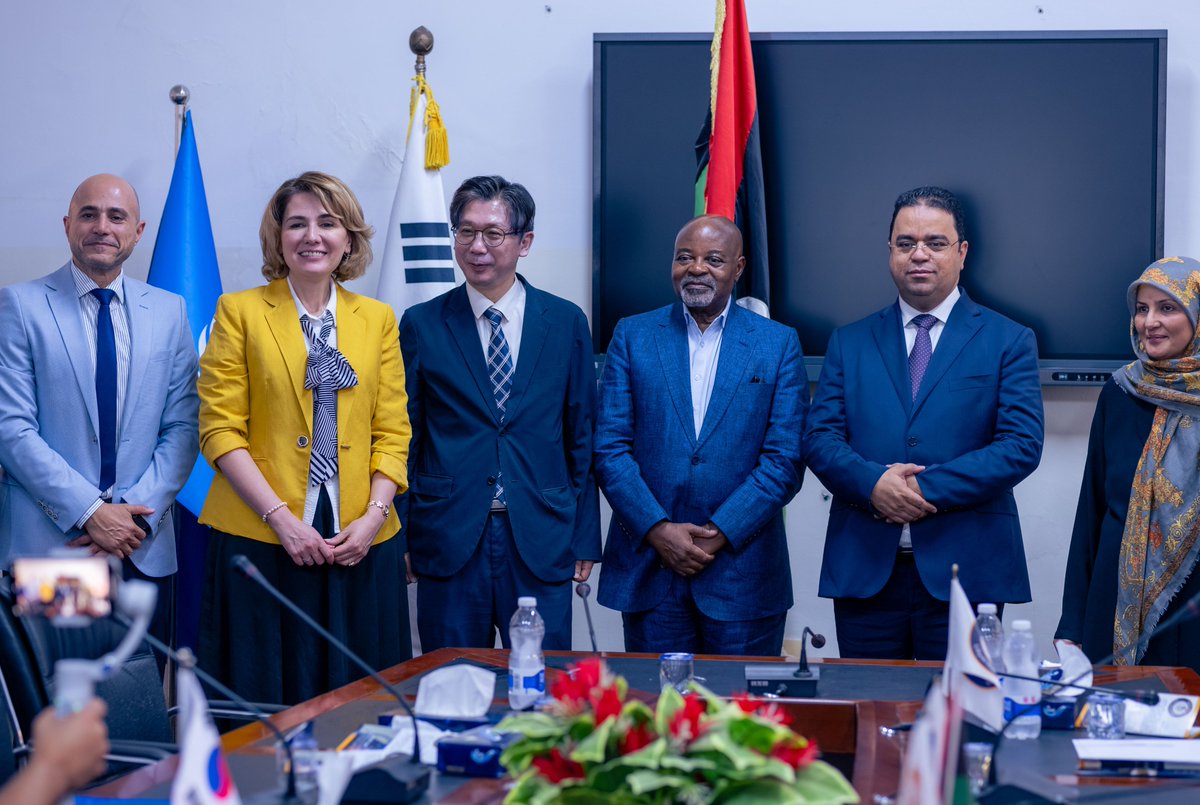 UNinLibya's tweet image. "المهارات ليست مجرد كفاءات تقنية، بل هي أساس للكرامة، والاندماج، والسلام."
في اليوم العالمي لمهارات الشباب، شارك نائب الممثل الخاص والمنسق المقيم ومنسق الشؤون الإنسانية، السيد إينيس شوما، إلى جانب @UNDPLibya وسفارة جمهورية كوريا ووزارة العمل، في إطلاق قسم الاقتصاد الأخضر في…