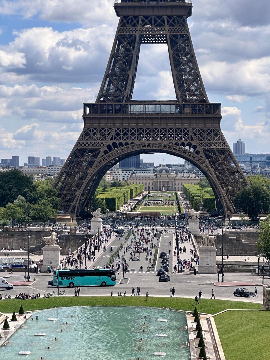 BarnesCoaches's tweet image. We've been spotted! 🔍️
📌On tour in busy Paris last week, in front of the iconic Eiffel Tower. 🇫🇷
📷️Credit: Lewis William Harris
#Paris #EiffelTower #coachholidays #coachtravel #BarnesCoaches