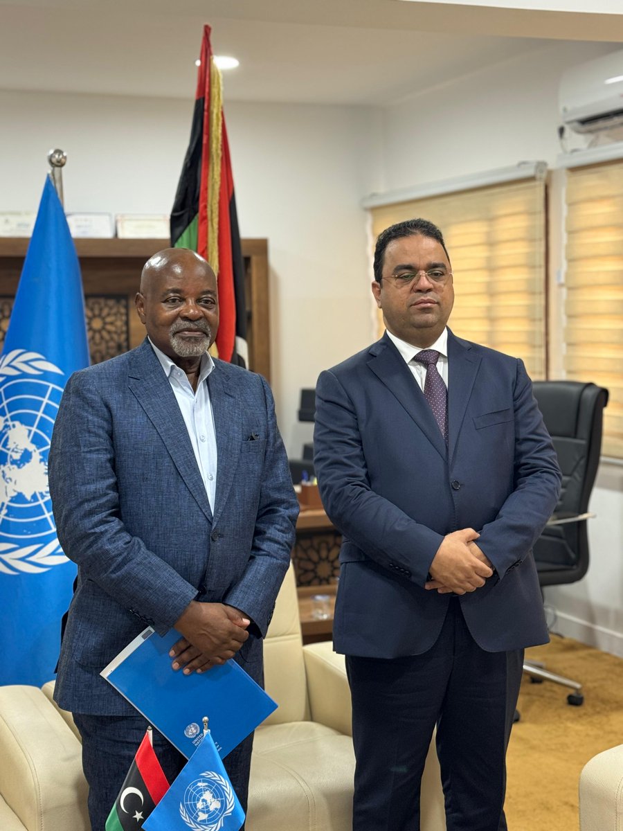 UNinLibya's tweet image. على هامش فعالية المركز الليبي الكوري، عقد نائب الممثل الخاص والمنسق المقيم ومنسق الشؤون الإنسانية، السيد إينيس شوما، اجتماعًا ثنائيًا مع وزير العمل، السيد علي العابد، لبحث سبل تعزيز التعاون بين الأمم المتحدة والوزارة في مجالات التوظيف، وتطوير المهارات، وسوق العمل.
وأشاد السيد…