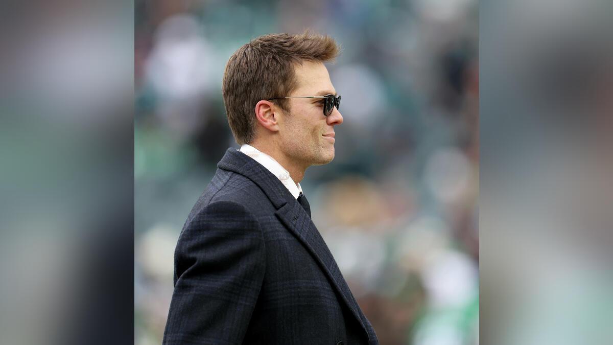 Tom Brady &amp; Sofia Vergara? A Controversial Fake Debate, Latest Buzz &amp; More! | MIX 107.7 | On With Mario mix1077.iheart.com/featured/on-wi…