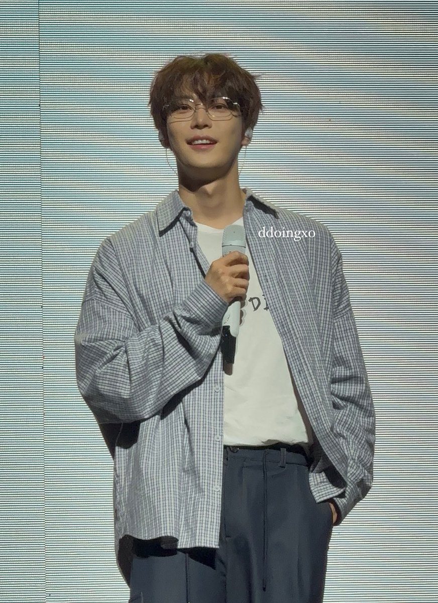 โปรดใส่แว่นมา soundcheck ที่ประเทศของฉัน หนุ่มตี๋คนเดียวที่ชั้นรักมาก 🥹