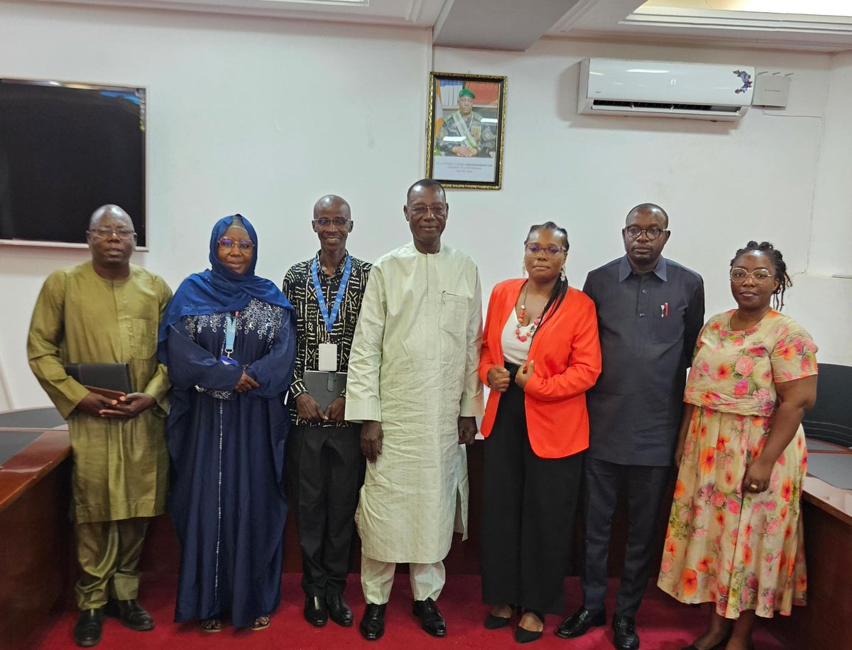 SNU_Niger's tweet image. Première prise de contact réussie entre la cellule communication du Cabinet du Premier Ministre et les communicants du @SNU_Niger 💥💥
👉 Objectif : poser les bases d’une collaboration structurée pour la visibilité des actions conjointes au service des priorités nationales. 🇳🇪🇳🇪…