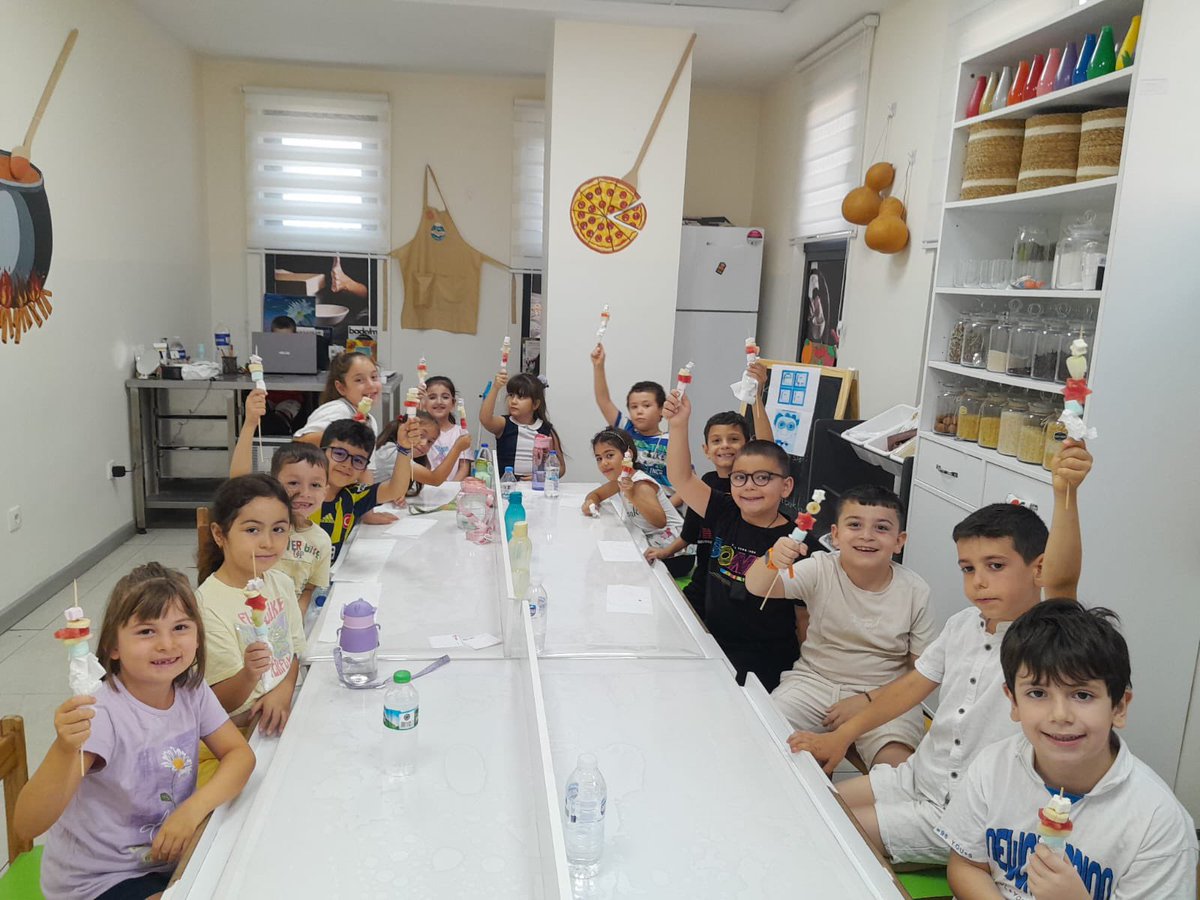 Yaz Atölyeleri’nde bir haftayı daha keyifle tamamladık. 😊

Kaşif Çocuk olarak 5-8 yaş arası çocuklarımızla dolu dolu, eğlenceli etkinliklerimiz devam ediyor. 📸

🖱️Kayıt: sultangazi.bel.tr