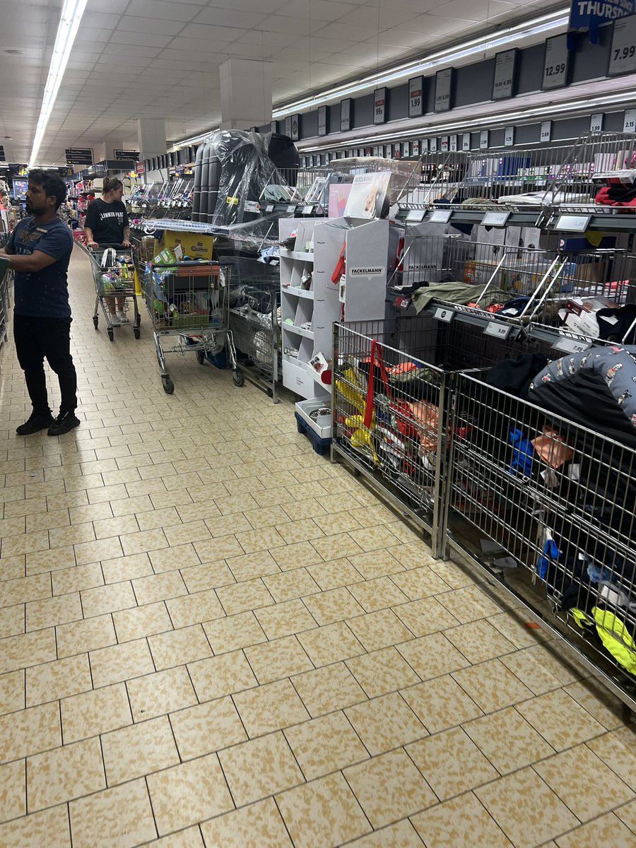 🔥 Scout Leader finds in Lidl’s middle aisle!

• Fire Pit for late-night tales 🌕
• Cast Iron Griddle = Campfire Pancakes or midnight kebabs 🥞🌯

Now just waiting on those Icelandic Patrol Tents, Lidl… ⛺😉

#ScoutCamp #LidlFinds #BigManInTheWoods #CampfireGear