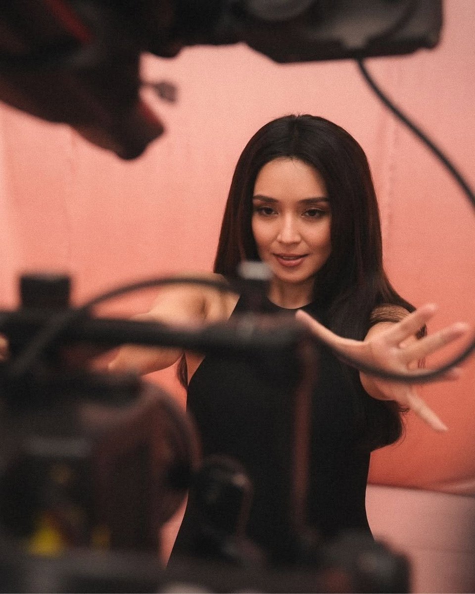 adel9079463194's tweet photo. @litlabstudios 
——
Kathryn Bernardo reshapes herself as she breaks boundaries and embraces who she is becoming in this production of Cream Silk Ritz 🩷✨

Lit Lab “Origins” is a series that takes you behind the scenes from concept to creation.

#litlab #creamsilk #kathrynbernardo https://t.co/FOGm1nOrEL