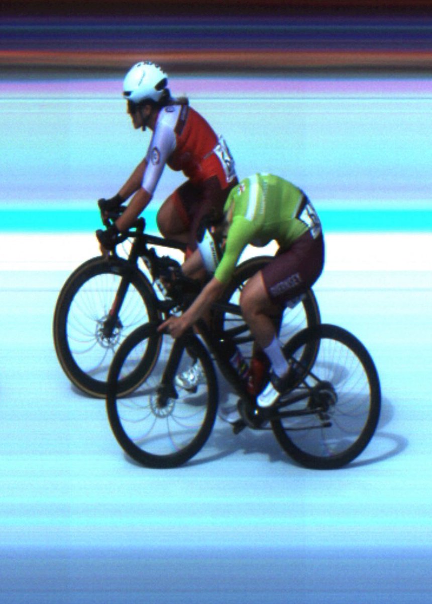 60km of racing and it comes down to a photo finish…. This is how close Guernsey’s Hannah Kennedy came to bronze in the women’s road race!  Her efforts helped secure team gold though together with Pippa Inderwick. #Orkney2025 <a href="/ITVChannelTV/">ITV Channel News</a>  <a href="/guernseyiga/">GIGA</a>