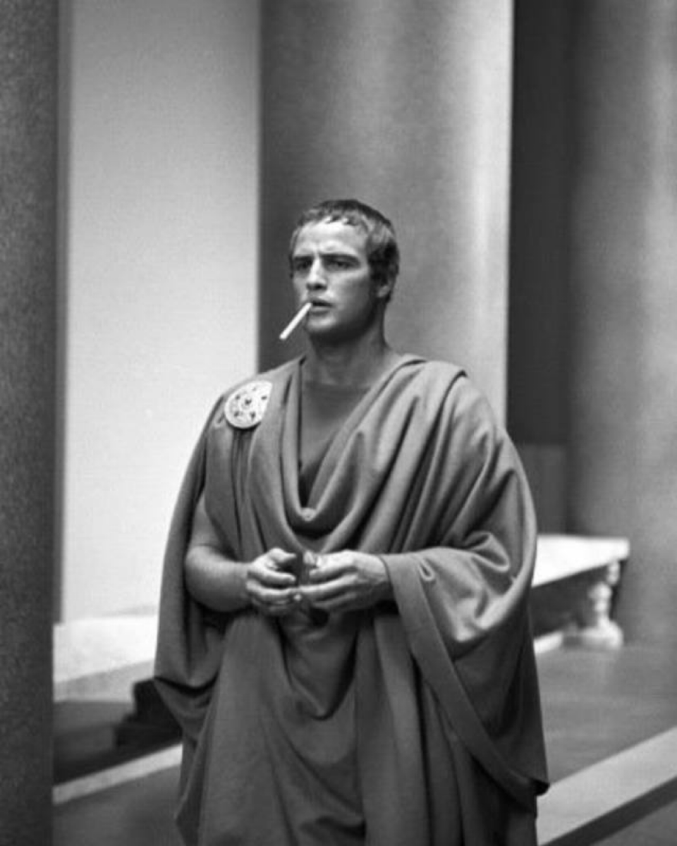 TheCinesthetic's tweet photo. Marlon Brando on the set of Julius Caesar (1953) https://t.co/sMQkBd4Mpw
