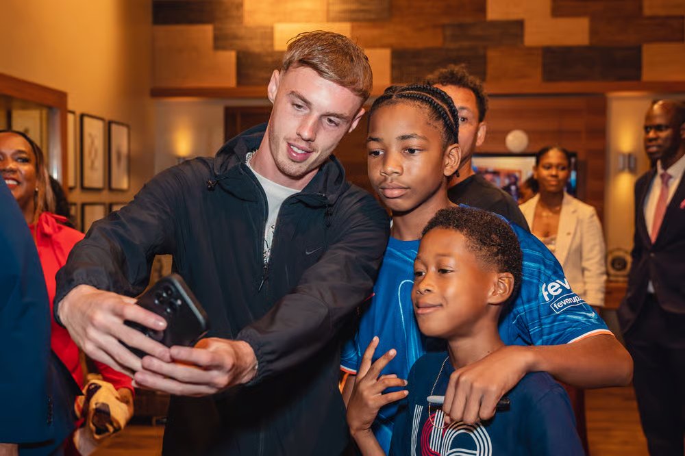 copaalemdacopa's tweet image. Com apenas 261 km² e 47 mil habitantes, São Cristóvão e Névis é o menor Estado soberano do hemisfério ocidental.

Foi de lá que o avô de Cole Palmer, craque da Copa do Mundo de Clubles, emigrou para a Inglaterra em 1960.

Foi lá que Palmer pisou ontem e foi recebido como herói.