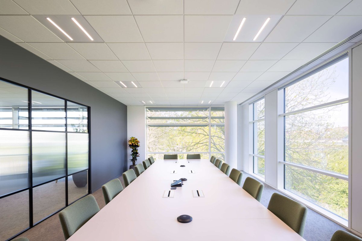 Ridge's office is the kind of place people enjoy spending time in. Let's take a closer look...

🍴Flexible break out zone
🪴Earthy colour palette
🪑Furniture reuse

Get the full picture 👉 ow.ly/OYiE50Wjc19

#casestudy