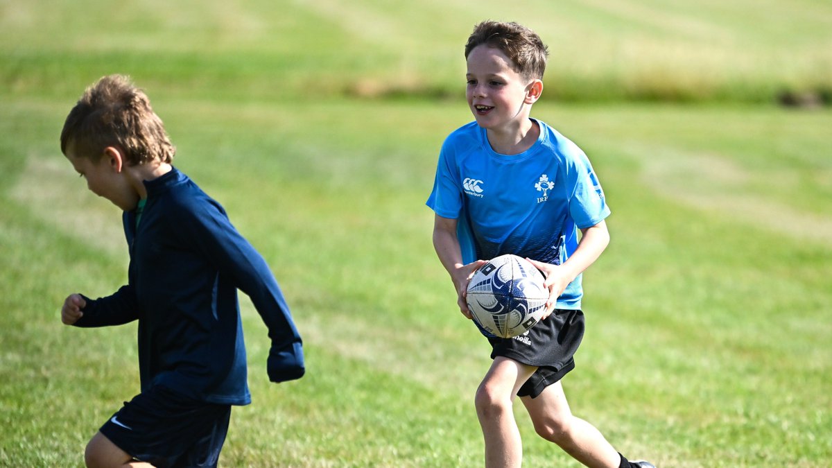 LeinsterBranch's tweet image. Fun in the sun π βοΈ
The stars of the future enjoying the @bankofireland Leinster Rugby summer camps in @BalbrigganRFC π
#NeverLessThanEverything